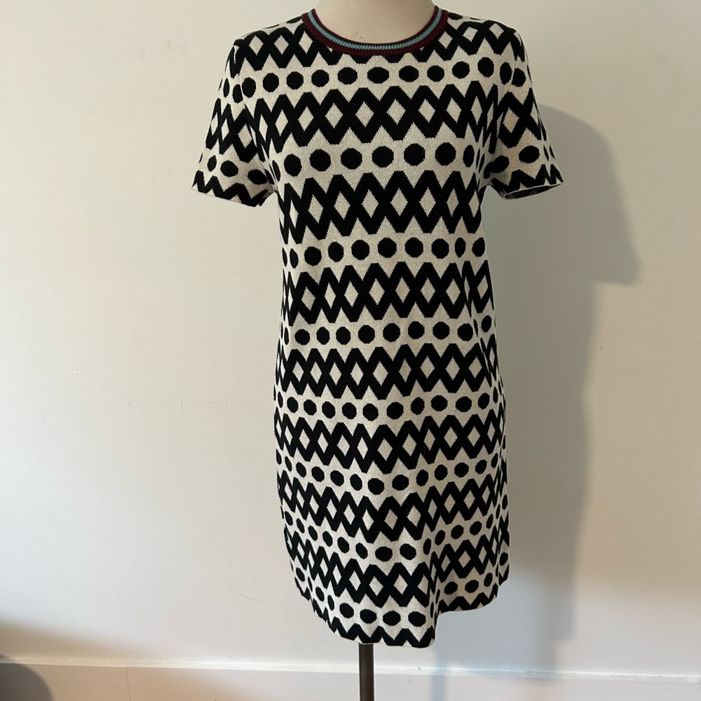 Super cute Cotten knit mini dress by Ochirly Size M/L